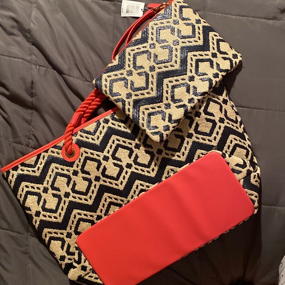 Vera Bradley Straw Pineapple Beach Bag and Wristlet - Picture 4 of 7